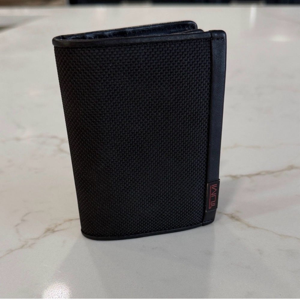 TUMI Wallet Super nice